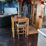 Au Clair De Lune Апартаменты